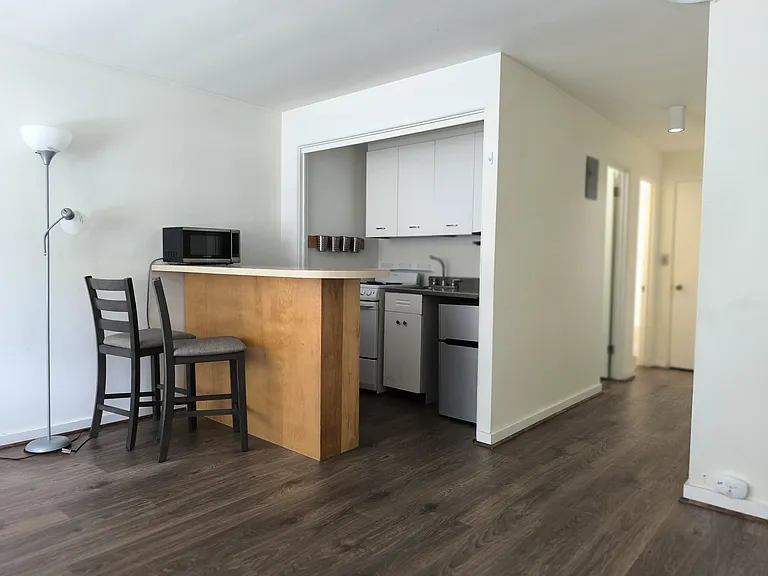 1800 Taylor Ave N #9 — Photo 6