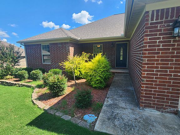 3rd image of 50 Rebecca Ln