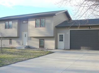 1709 Baylor St, Vermillion, SD 57069