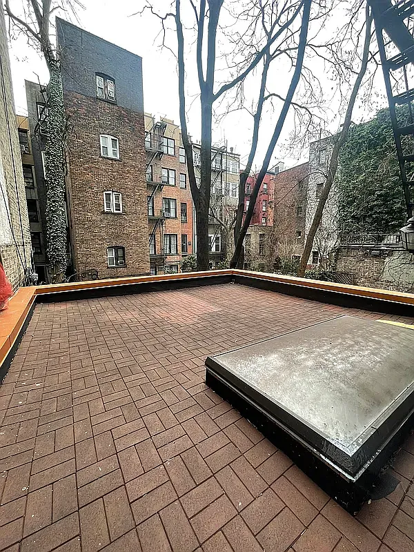 514 East 11th Street — Photo 2
