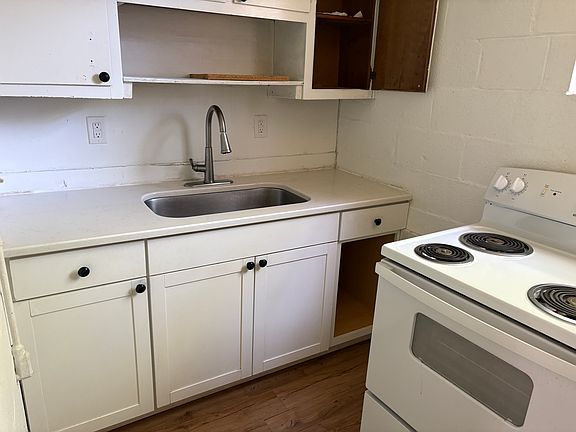 4th image of 256 Greenville St #B