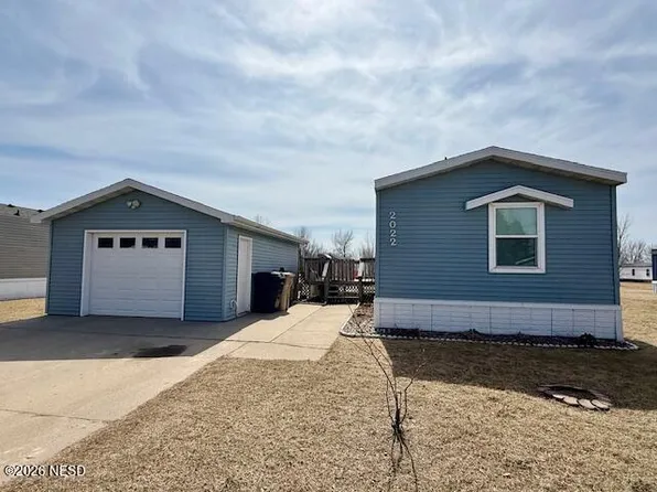 2022 10th Ave SW, Watertown, SD 57201