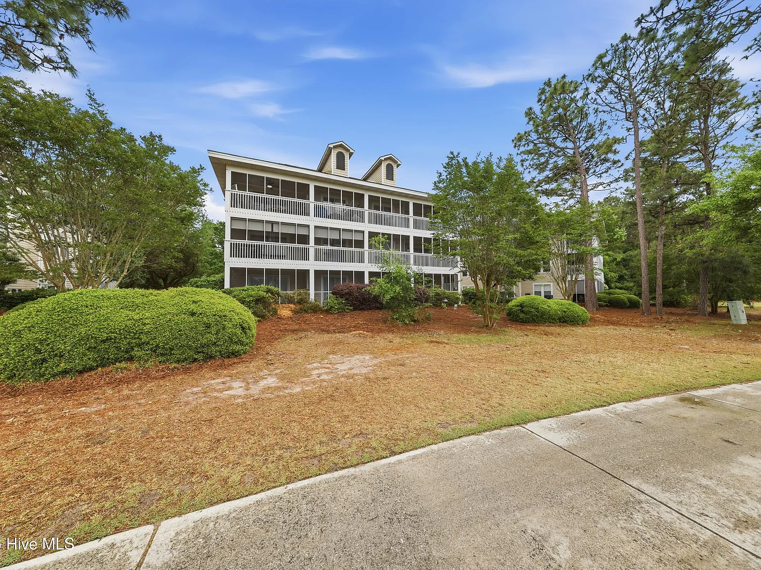 2 bed, 2.0 bath, 1180 sqft, $2,100 — Photo 3