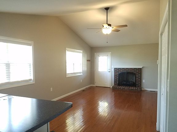 Living Room/ Gas Fireplace