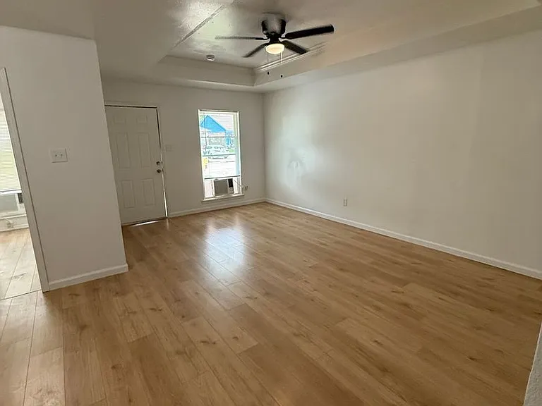 2041-2043 Helm Dr — Photo 12