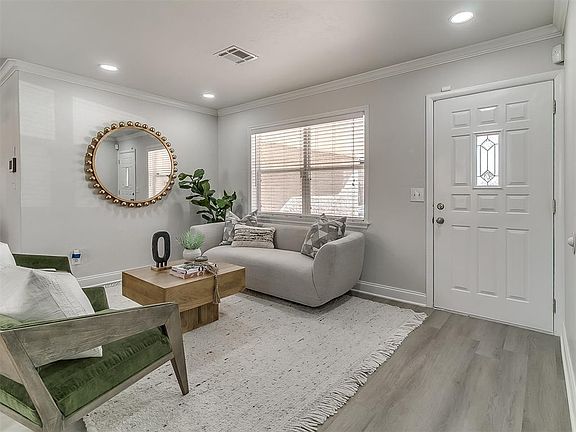 4th image of 9817 Village Dr