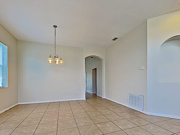 4th image of 725 Whispering Cypress Ln