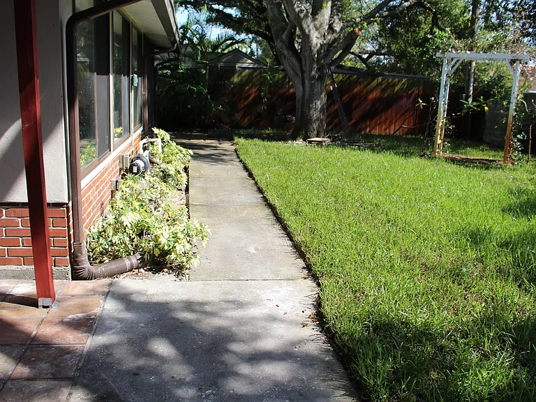 6390 Hampton Dr N — Photo 21