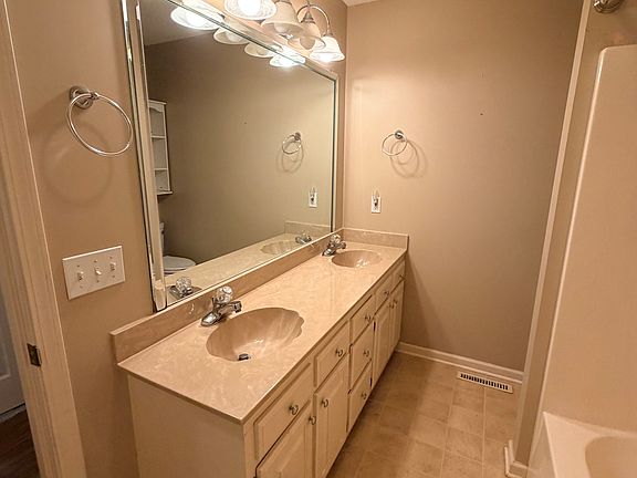 5th image of 2202 Brookhaven Dr