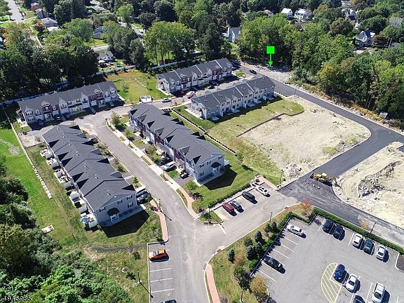 4th image of 8 Joseph Dr #703