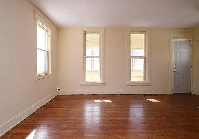 3212 Seward St — Photo 1