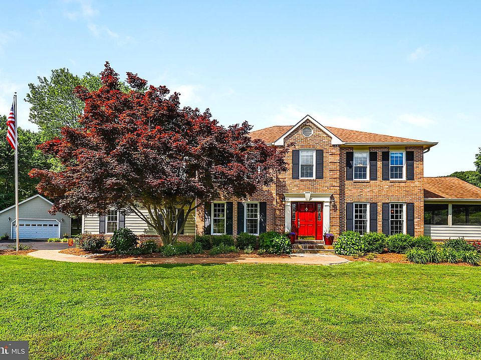 1st image of 904 Indian Creek Ln