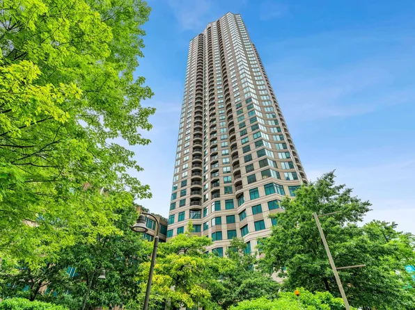 400 N La Salle Dr APT 2901, Chicago, IL 60654