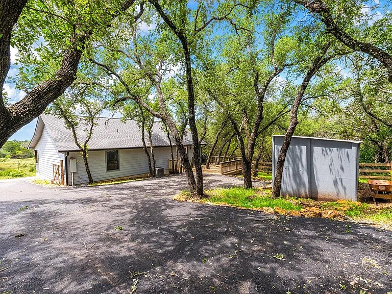 408 Breezing Ln — Photo 28