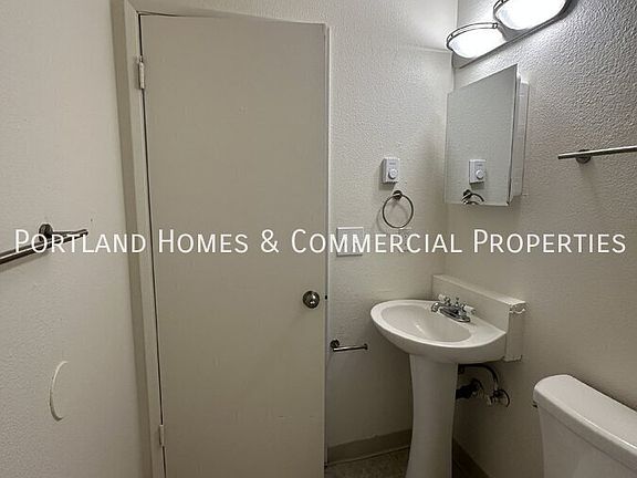 3rd image of 3010 Kauffman Ave #M