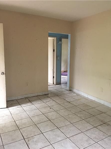 2nd image of 1238 Old Dixie Hwy