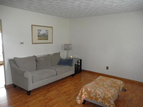 4th image of 159 Parkdale Dr