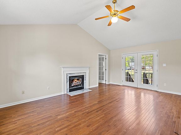 4th image of 112 Pebble Dr