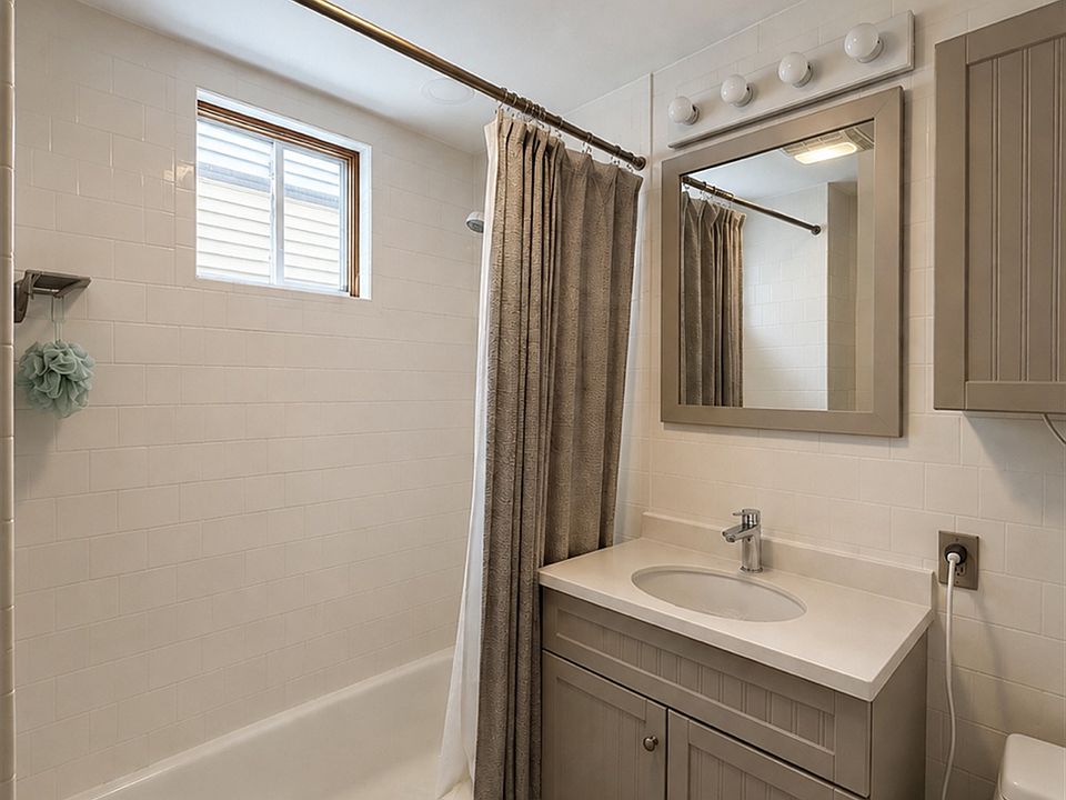 1st image of 21 Warner St #1