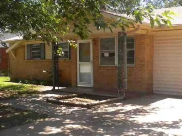 1115 W Cornelia Ave, Iowa Park, TX 76367