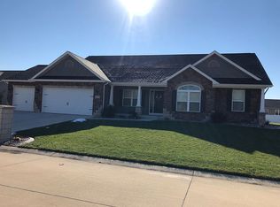 4830 River Rock Ln, Smithton, IL 62285