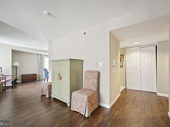 5th image of 900 N Taylor St APT 831