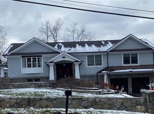 22 Overlook Dr, Mahopac, NY 10541