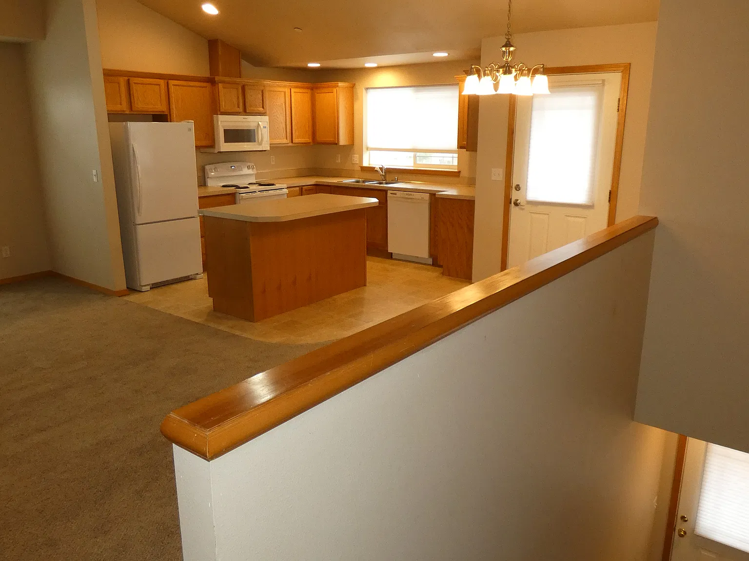 2 bed, 975 sqft, $1,675 — Photo 3