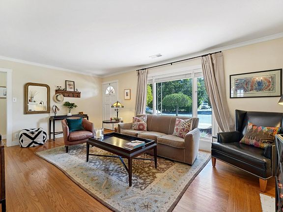 3rd image of 581 Silva Avenue