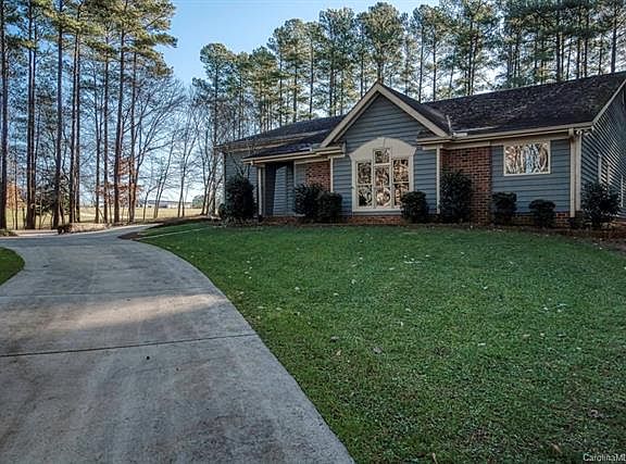 3rd image of 120 Doolittle Ln