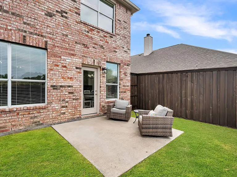 2208 Stuttgart Dr — Photo 9