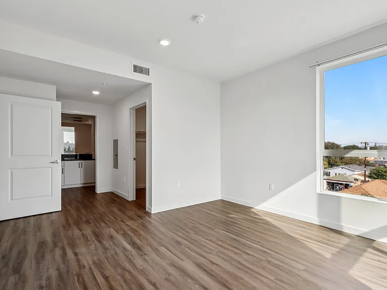 Cloud Nine Luxury Apartments — Photo 18