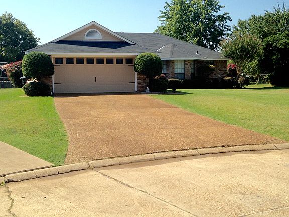 2nd image of 314 Brownlee Cir
