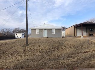 327 N Broadway Ave, Hydro, OK 73048