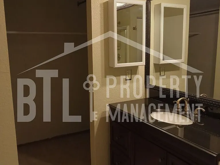 240 Fox Ridge Rd — Photo 5