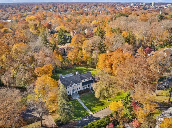 19 Little John Pl, White Plains, NY 10605