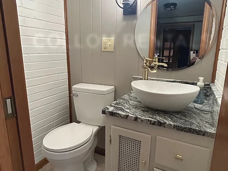 910 Moore Ave — Photo 5