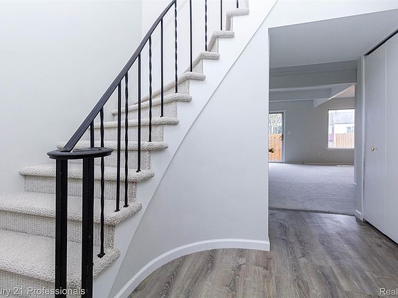 5th image of 3567 Burbank Dr
