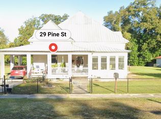 29 Pine St, Hazlehurst, GA 31539