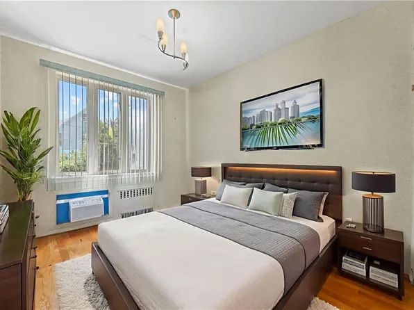 2726 East 27th Street image 11 of 29