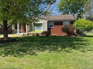 415 Crystal St, Milford, MI 48381