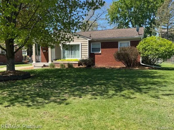 415 Crystal St, Milford, MI 48381