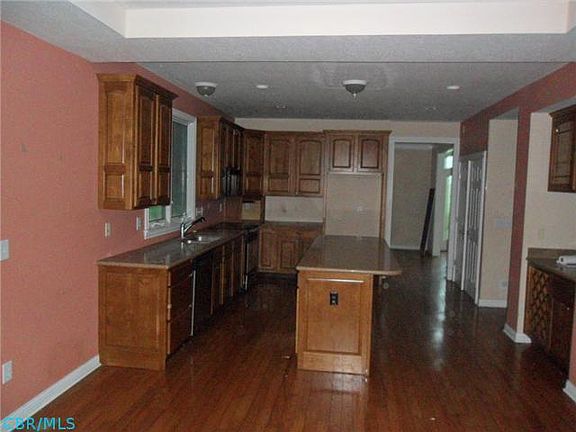 3rd image of 7730 Clear Creek Ct