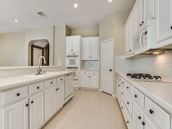 4th image of 2904 Hornby Ln