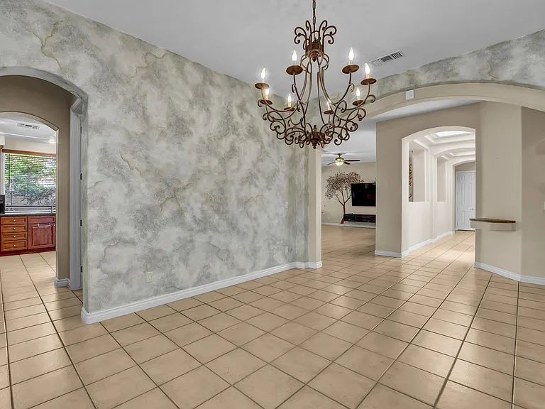 9101 Crystal Lake Ct — Photo 36