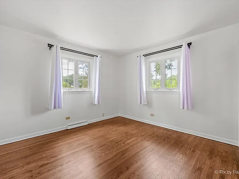 116 S Deerpath Rd — Photo 18