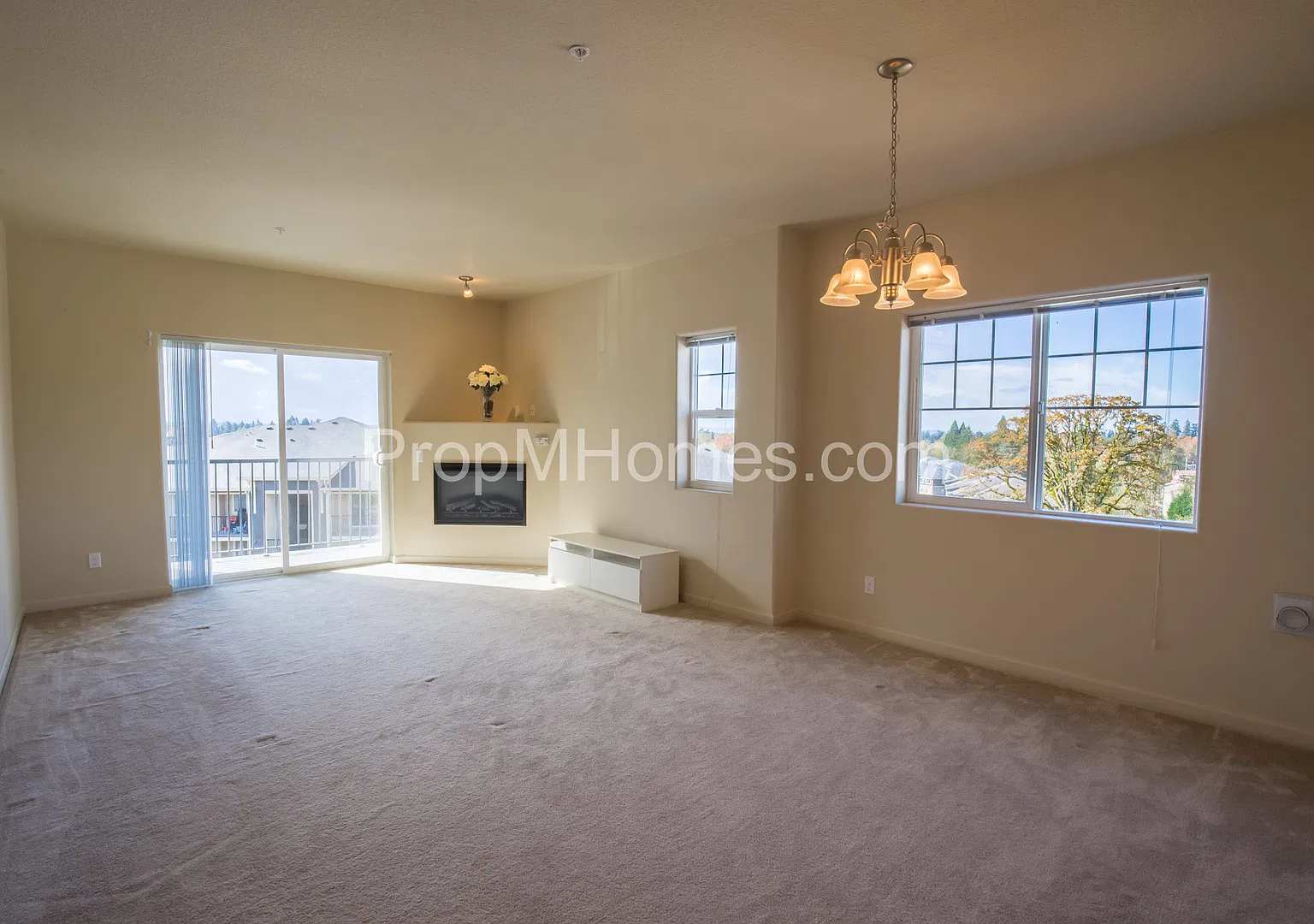 Great Views! Beautiful Two Bedroom, Two Bath Condo - Top Floor, End Unit! — Photo 3