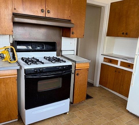 4th image of 4645 Rookwood Ave