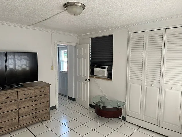 SW 51st Pl — Photo 9