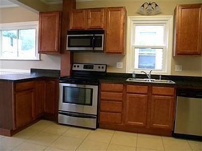 3rd image of 828 Creighton Ave